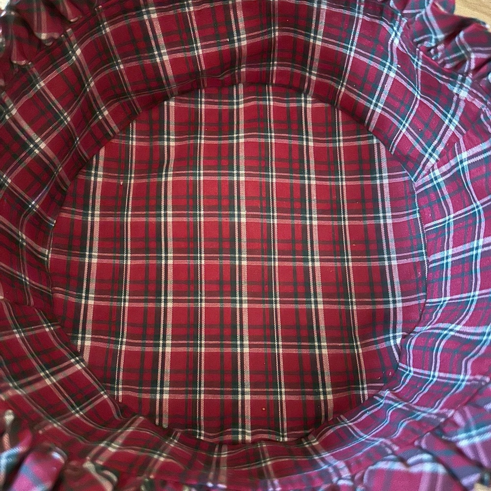 Round Longaberger basket with leather handles and removable fabric insert. - Picture 3 of 4